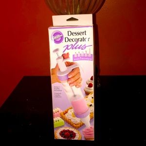Wilton Dessert Decorator Plus